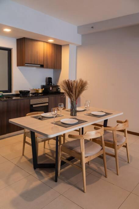 Deluxe Seaview Suite Twin Bed By The Only Bnb Tanjung Tokong Dış mekan fotoğraf