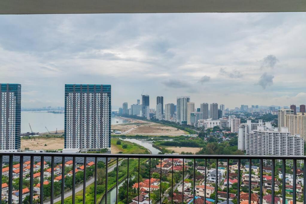 Deluxe Seaview Suite Twin Bed By The Only Bnb Tanjung Tokong Dış mekan fotoğraf